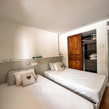 Apartment -elegant Apartment- Near The Center And Sea *